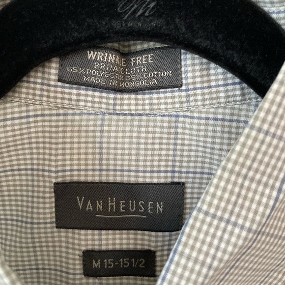 Van Heusen Button Down short Sleeves Dress Shirt Medium - Picture 3 of 6